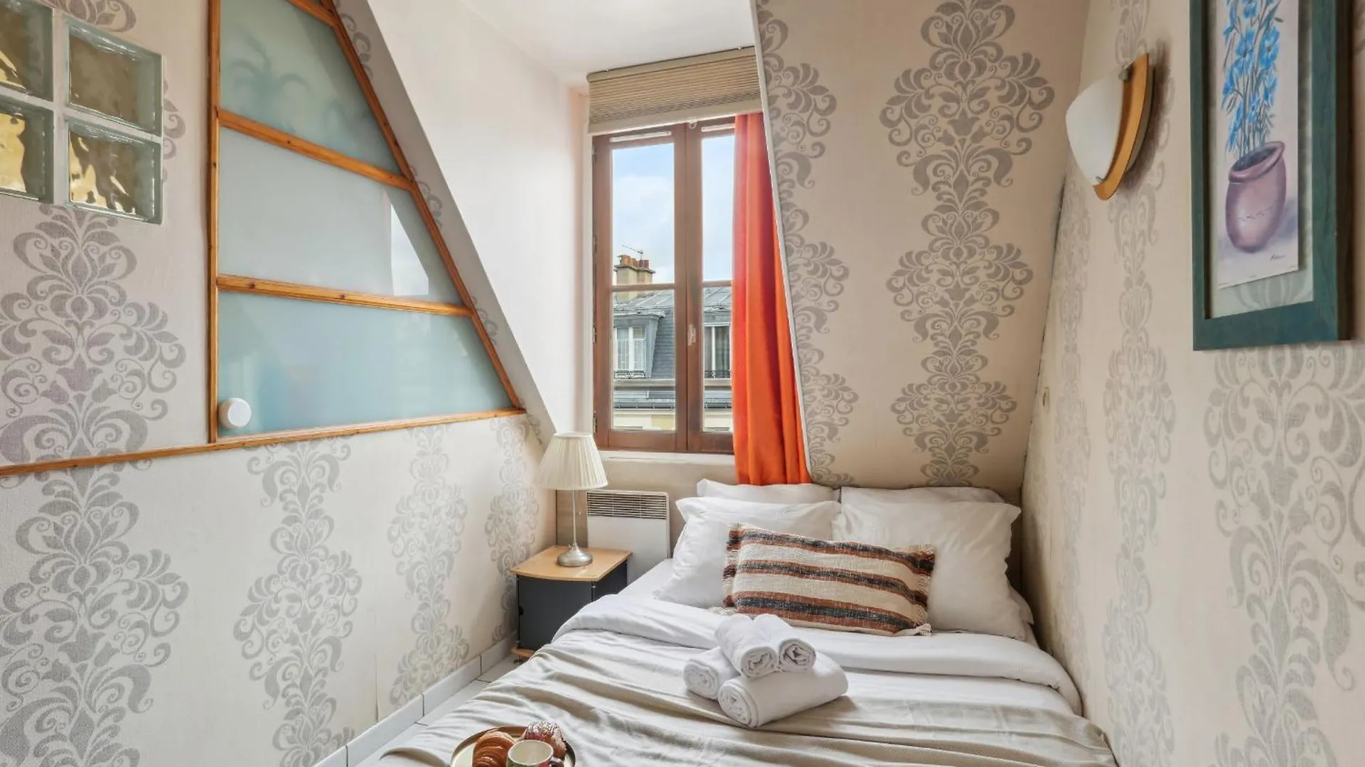 Bnbnova - Eiffel Tower & Faubourg - 1Br Paris 0*,  France