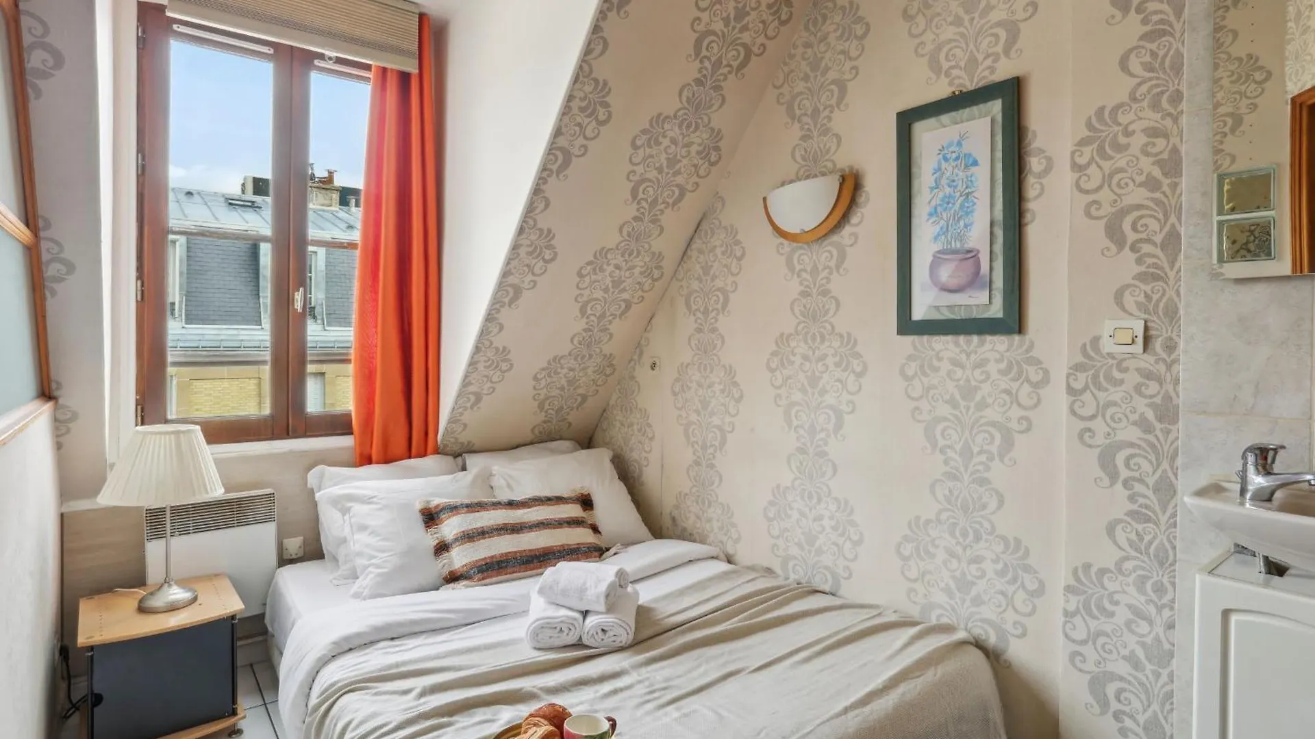 Bnbnova - Eiffel Tower & Faubourg - 1Br Paris 0*,  France