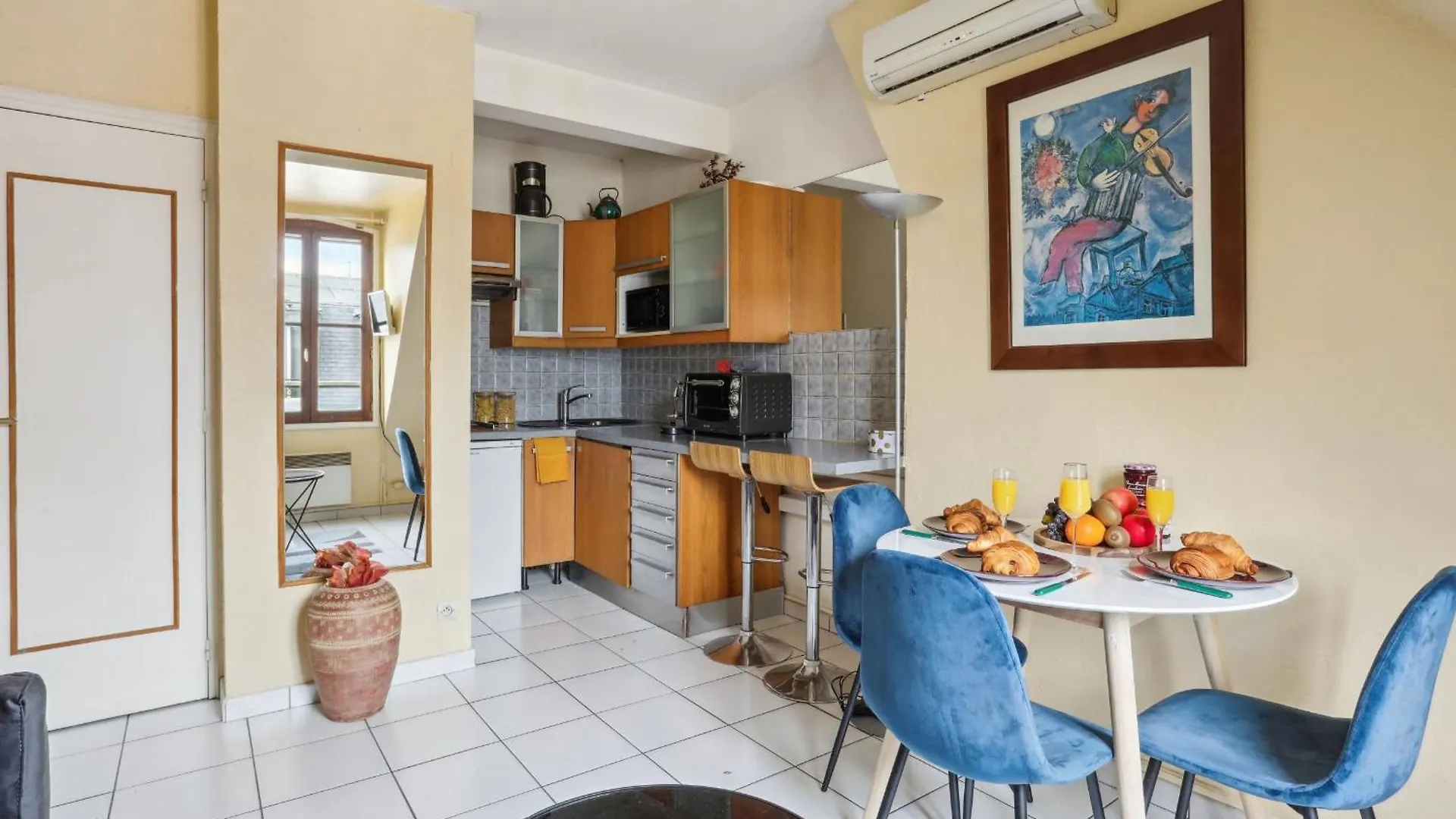 Bnbnova - Eiffel Tower & Faubourg - 1Br Paris Apartment